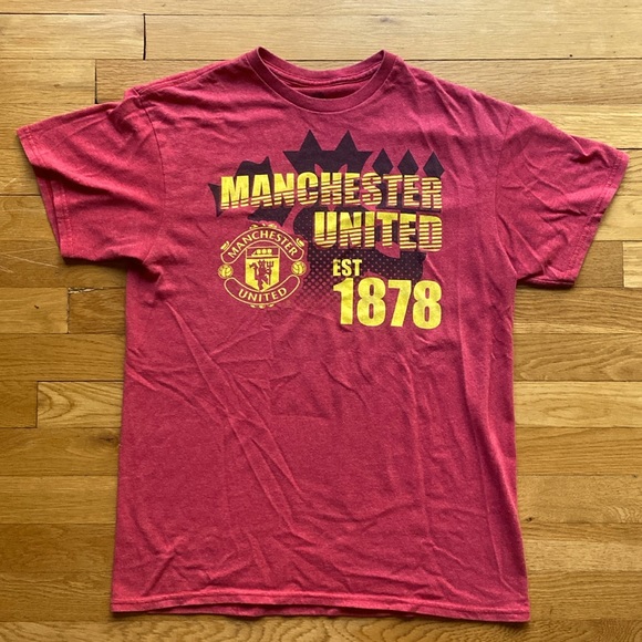 Official Manchester United T-shirt - Picture 1 of 3